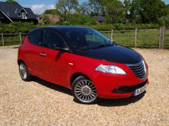 chrysler ypsilon black Red 004